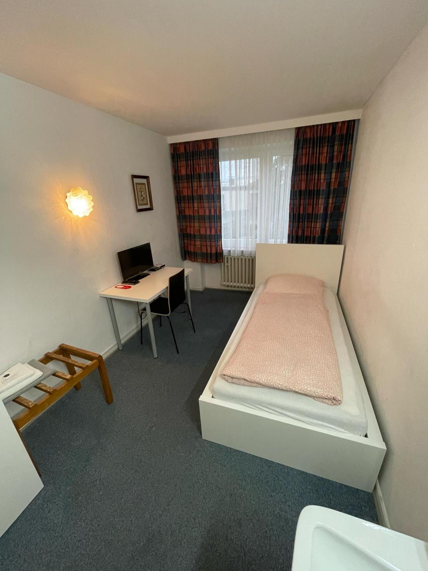 Haven Hotels - Hotel Am Stadion Леверкузен Номер фото