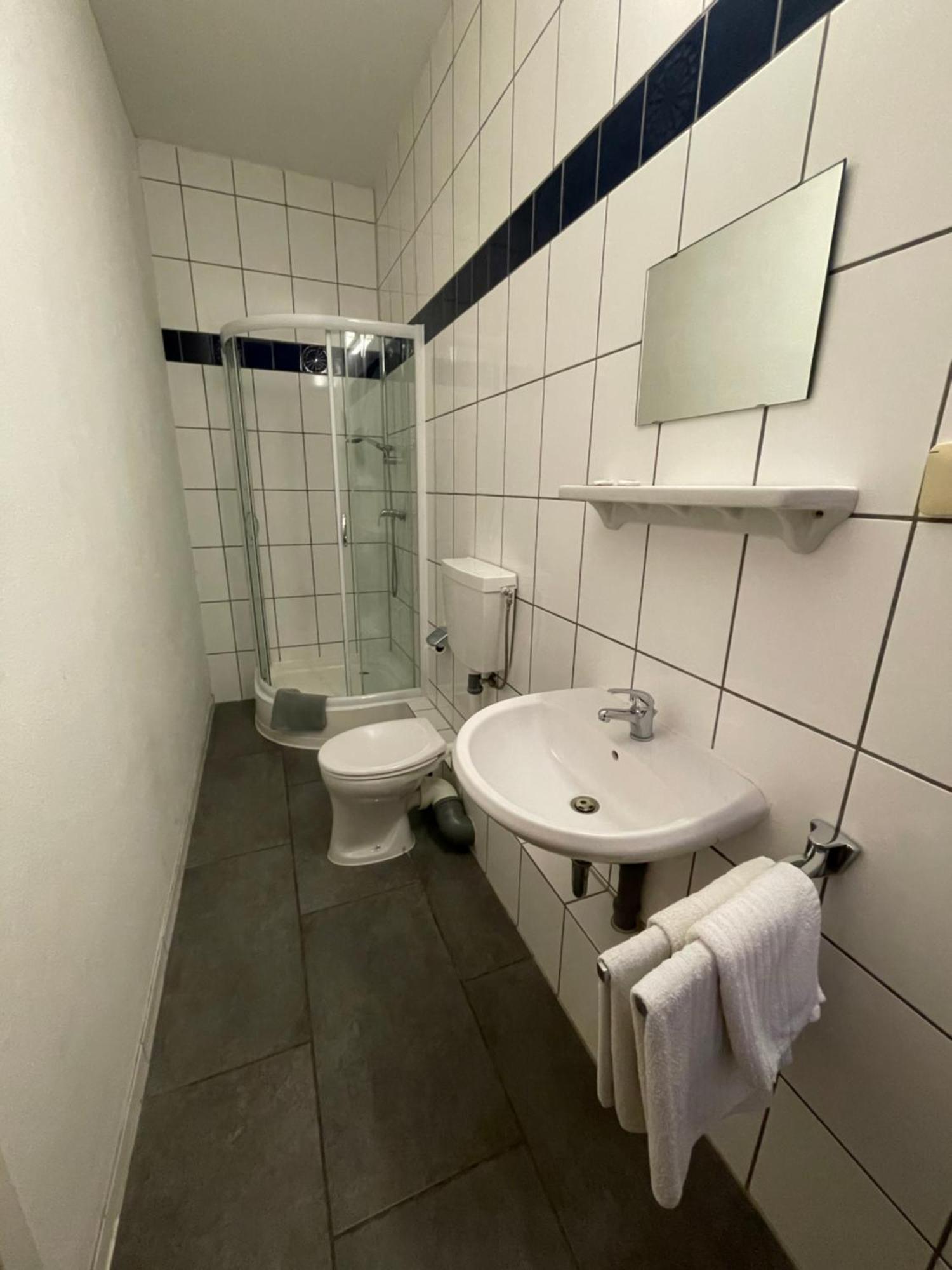 Haven Hotels - Hotel Am Stadion Леверкузен Номер фото